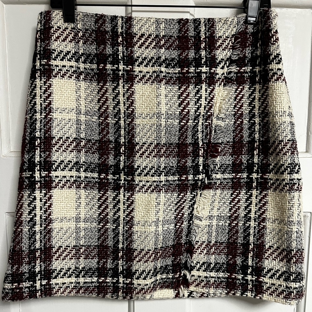 The Limited tweed plaid short skirt women’s size 6 burgundy black white